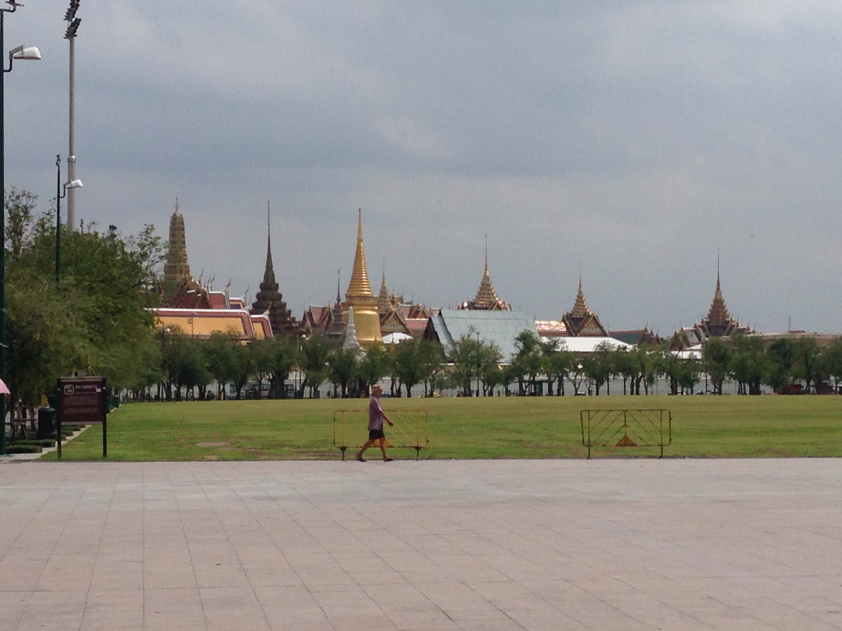 0907公園から見たワットプラケオ