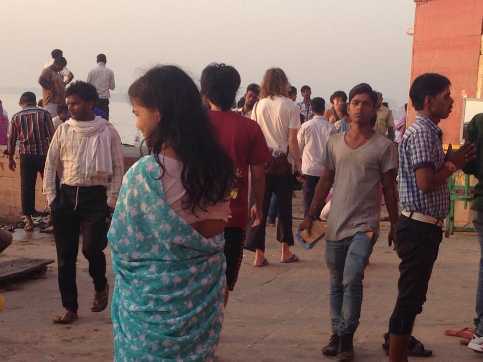 0925_朝から活気のあるバラナシ