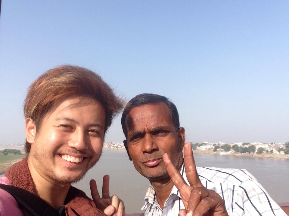 0923_ガンジス川_トゥクトゥクのドライバー