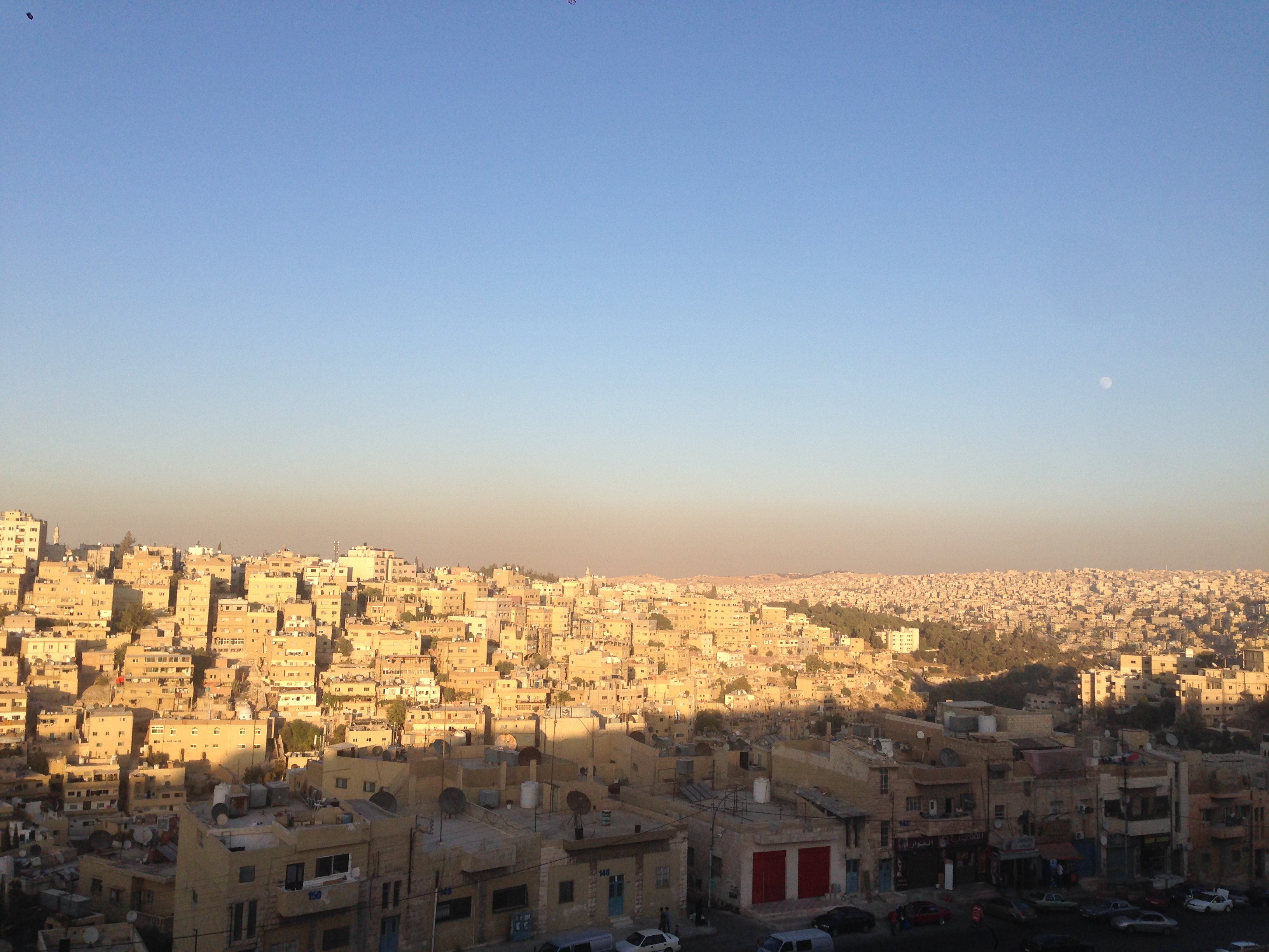 1006_夕日に照らされた街