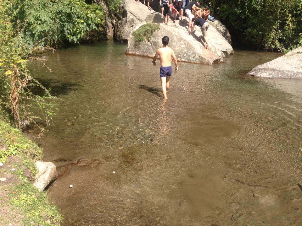 0928_滝で泳いできた