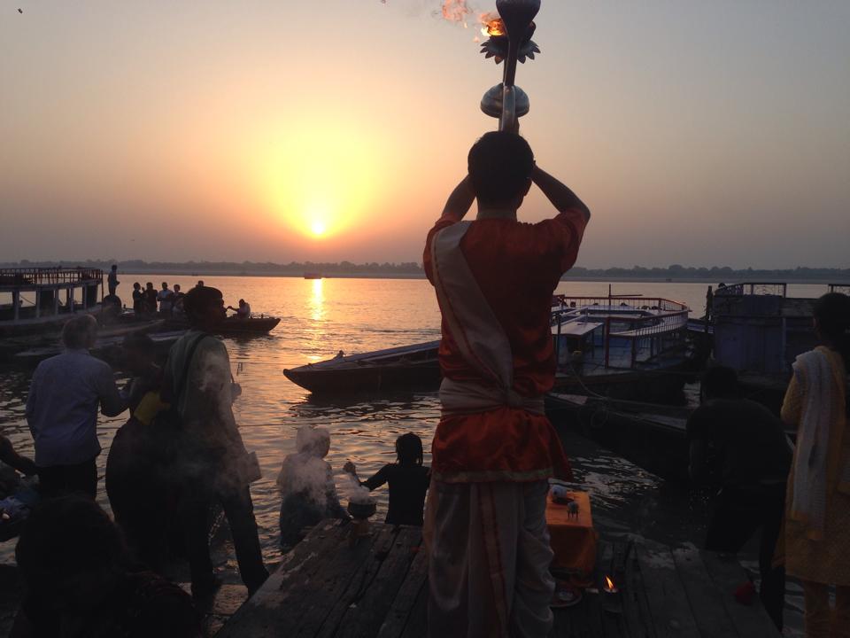 0925_ガンジス川朝日とプジャ
