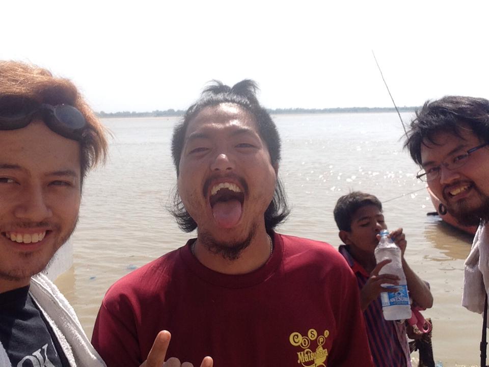 0924_今からガンジス川で泳ぎます