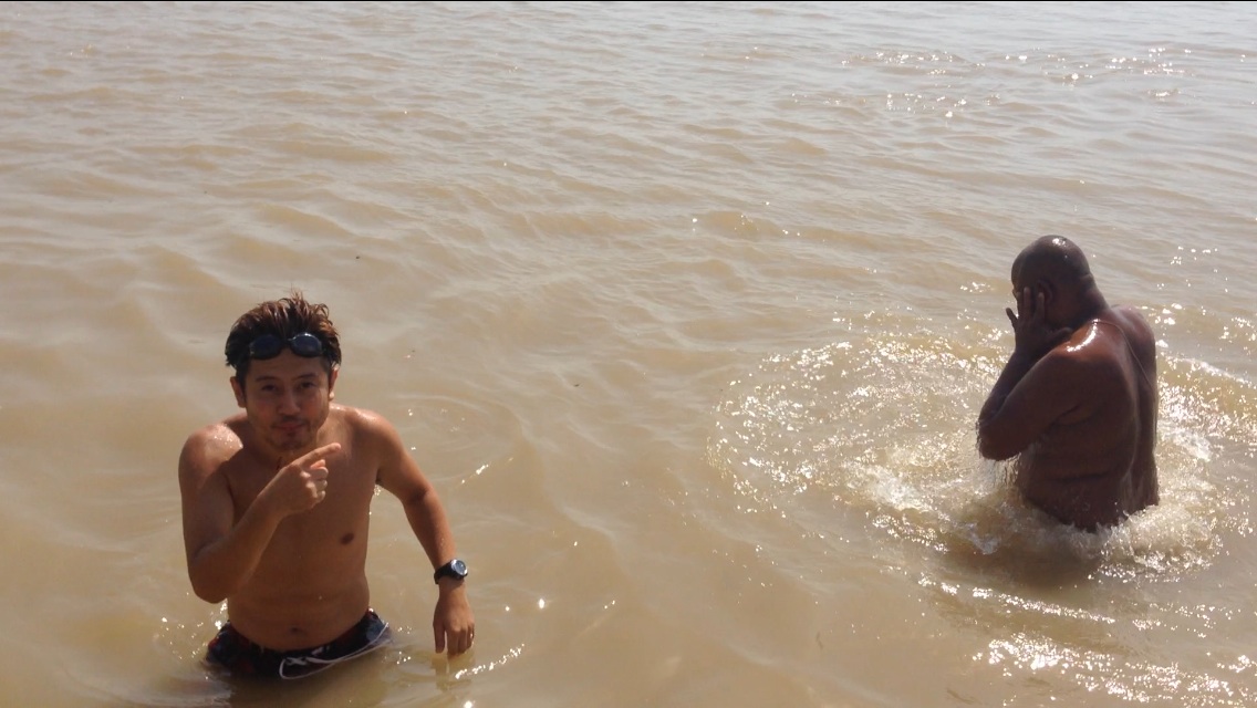 0924_ガンジス川で沐浴